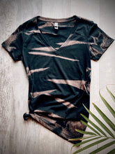 Load image into Gallery viewer, TIGER-DYE V-NECK
