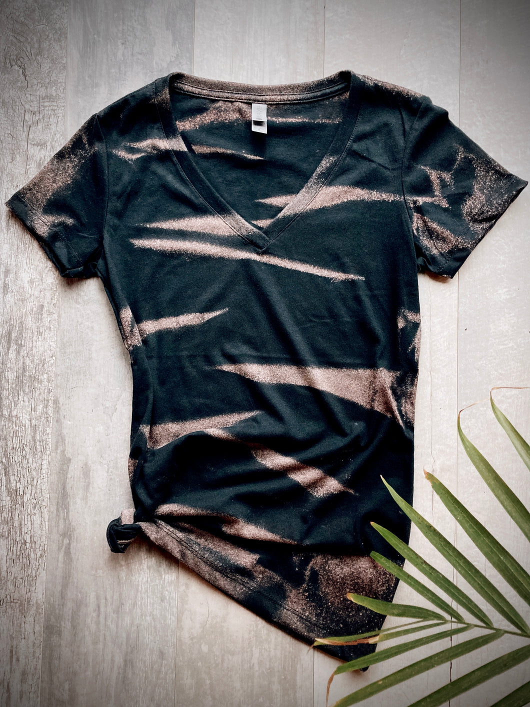 TIGER-DYE V-NECK