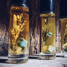 Load image into Gallery viewer, GROUNDING AROMATHERAPY OIL ROLLER
