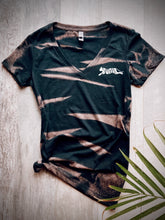 Load image into Gallery viewer, TIGER-DYE V-NECK

